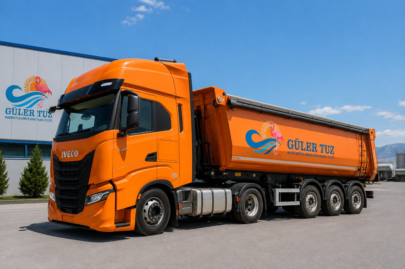 Orange tractor and tipper trailer used for Güler Tuz road salt delivery